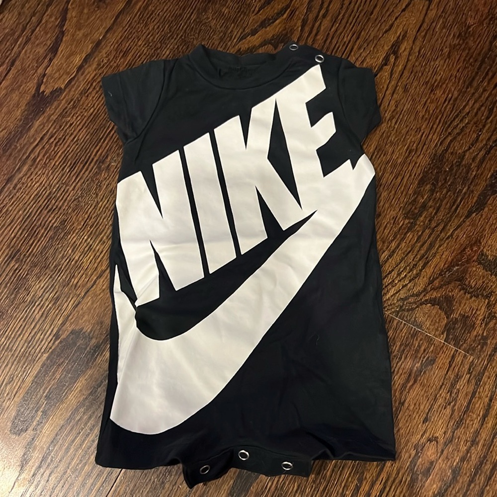 Baby 4mos nike onesie